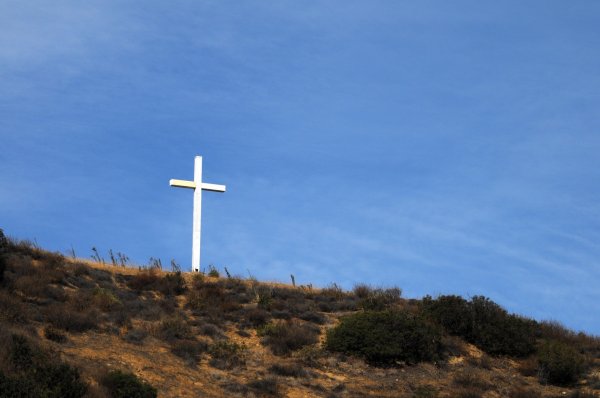 Деревянный крест на Холме