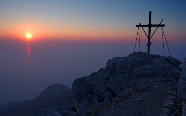 Крест на вершине горы Афон