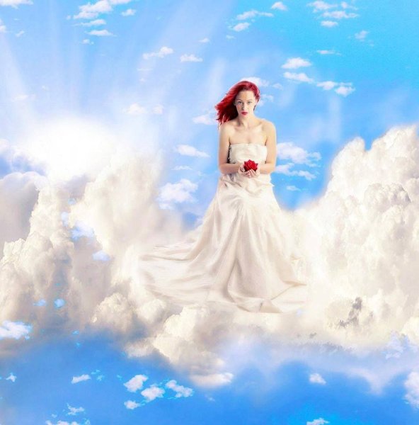 Женщина в облаках