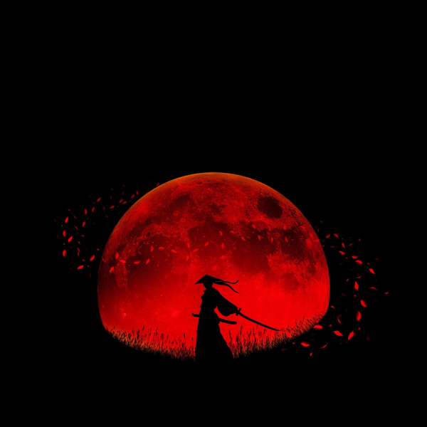 Самурай на фоне красной Луны