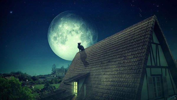 Луна над домами