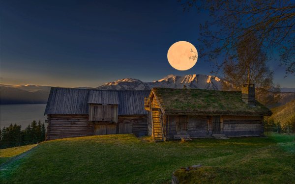 Луна в деревне