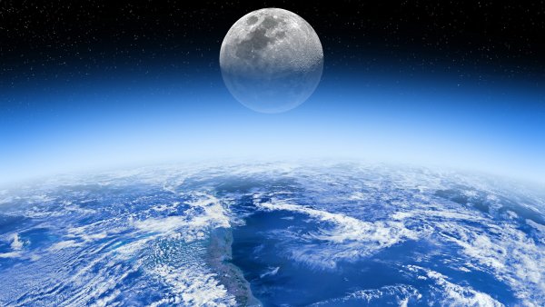 Луна на фоне земли