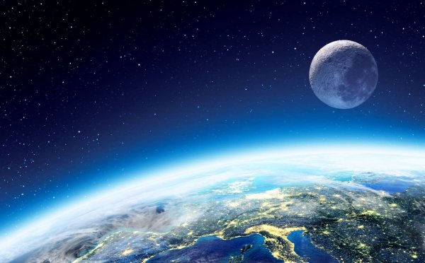 Земля и Луна вид из космоса