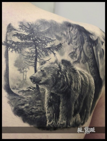 Медведь и лес реализм