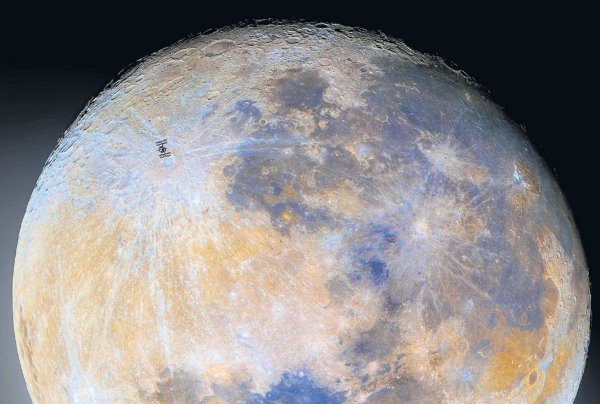 Транзит МКС по диску Луны