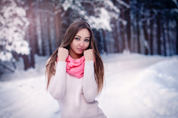 Красивая девушка зима