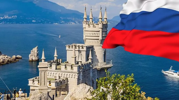 Ласточкино гнездо Крым флаг России
