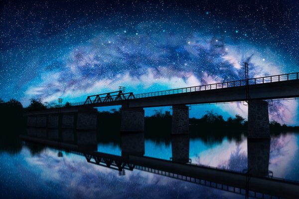 Мост на фоне неба
