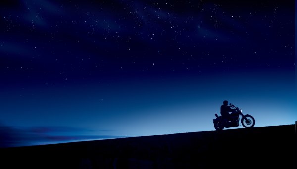 Мотоцикл и звездное небо