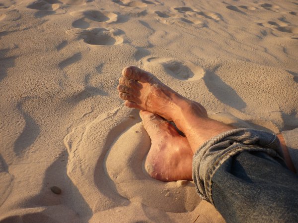 Ноги в песке