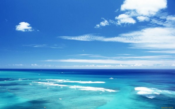 Голубое море