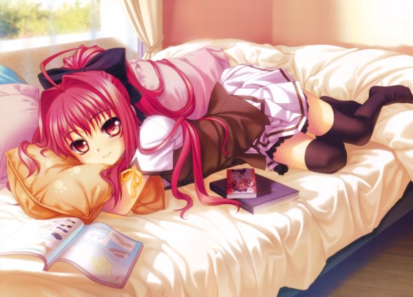 Обои аниме девушка на кровати