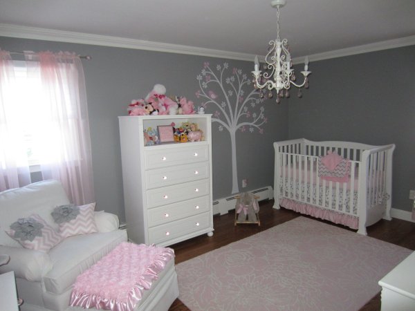 Детская комната розовая с белым