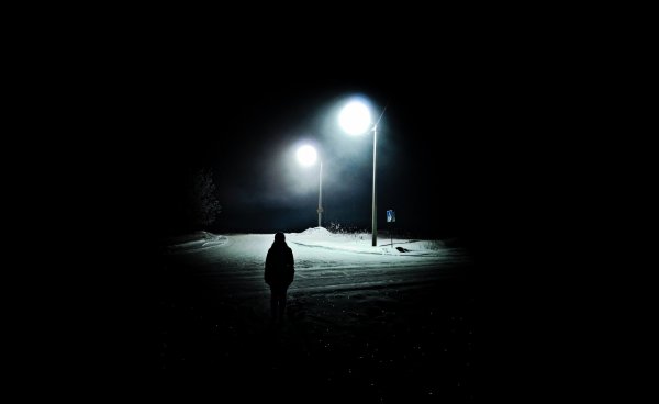 Одинокий человек ночью