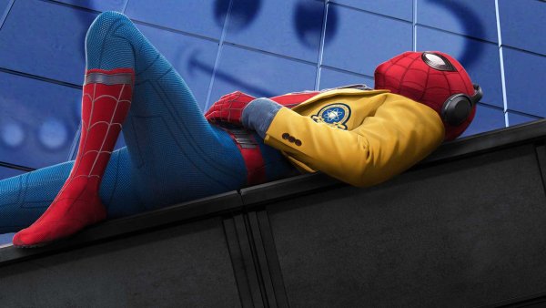 Человек-паук Возвращение домой 2017 Постер