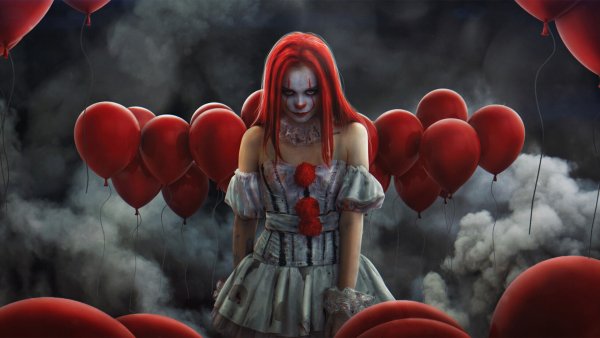Девушка клоун с красными волосами