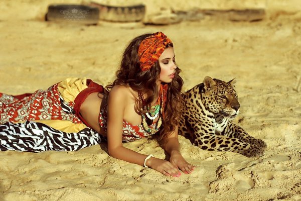 Девушка в леопардовом