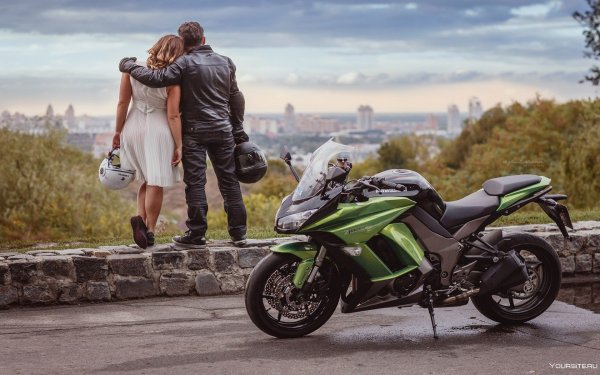 Обои девушка парень на мотоциклы