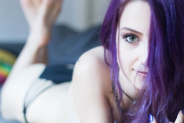 Эмити Блайт фиолетовые волосы
