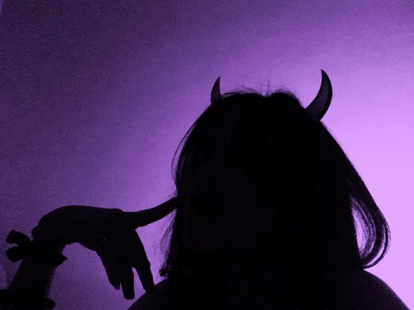 Тень демона девушки