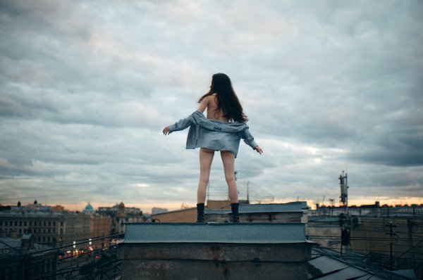 Девушка на крыше