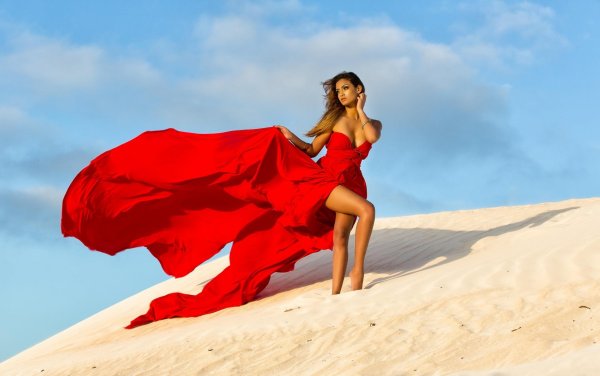 Фотосессия на пляже в Красном платье