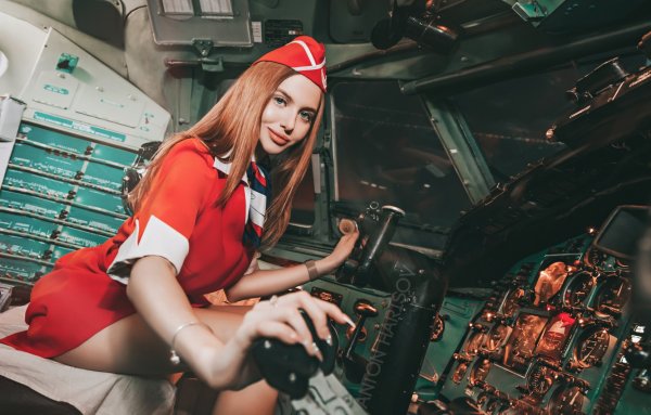 Серкова Ксения рыжая стюардесса