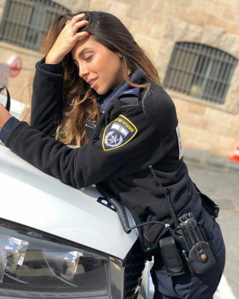 Обои девушки полицейские