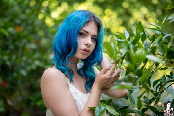 Девушка с голубыми волосами Ойгена Гофмана
