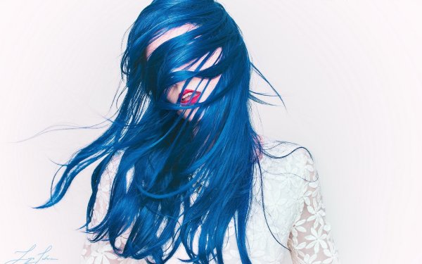 Лиза Бродская синие волосы