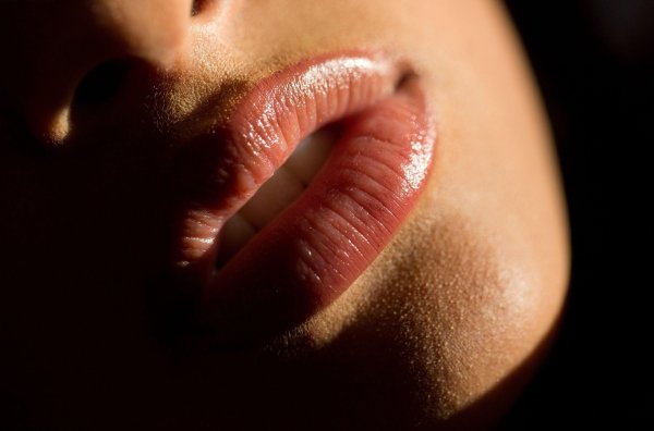 Красивые женские губы