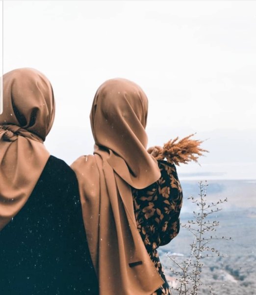 Две сестры в хиджабе