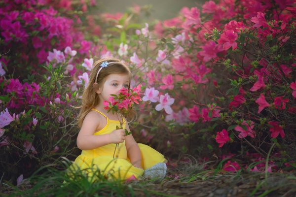 Детская фотосессия в цветах