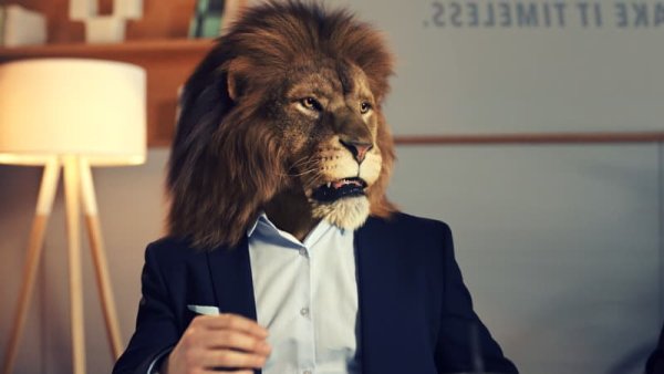 Человек Лев из рекламы