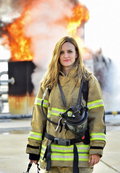 Девушка пожарник