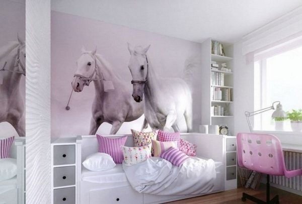 Детская комната с лошадкой