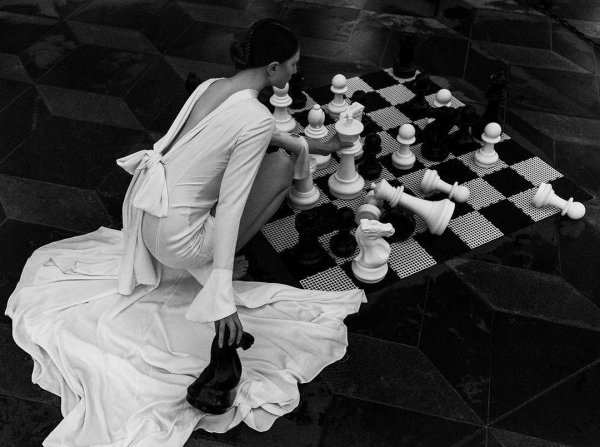 Обои шахматы и девушки