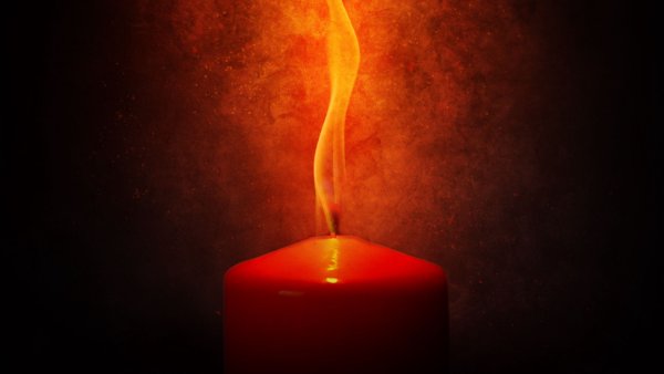 В пламени свечи
