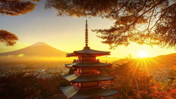 Храм Японии на фоне Фудзияма
