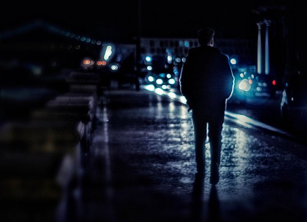Одинокий человек на улице