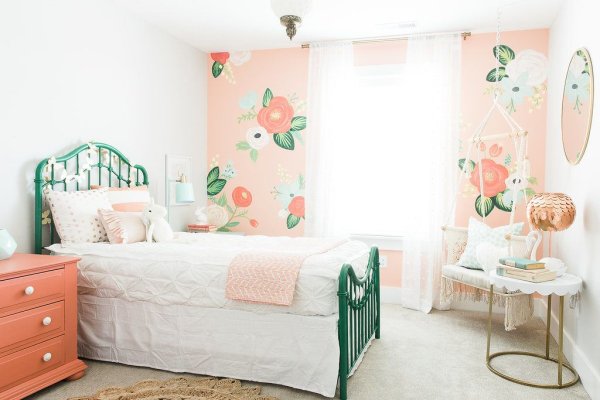 Спальня для девочки в персиковых тонах