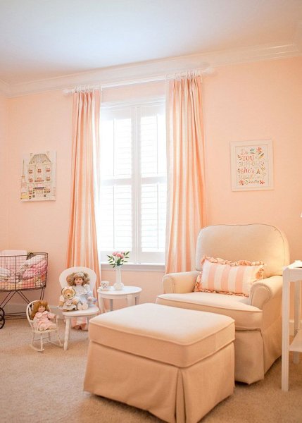 Комната в персиковом цвете