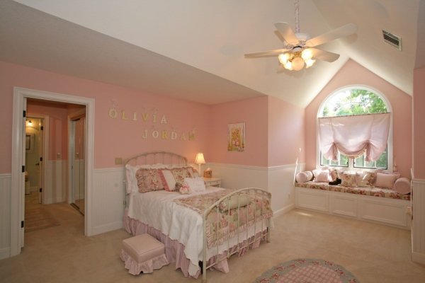 Персиковая комната для девочки
