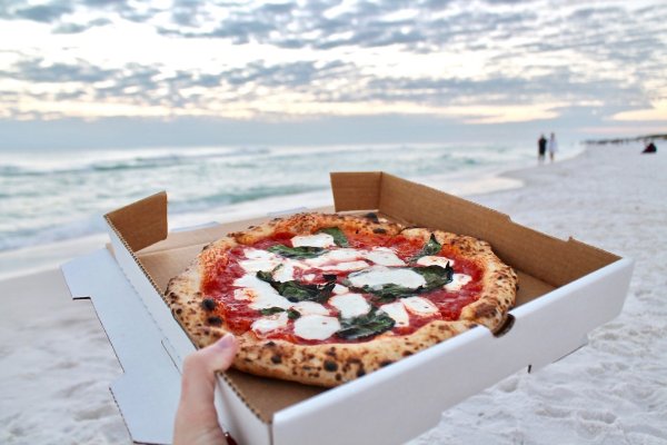 Пицца на пляже