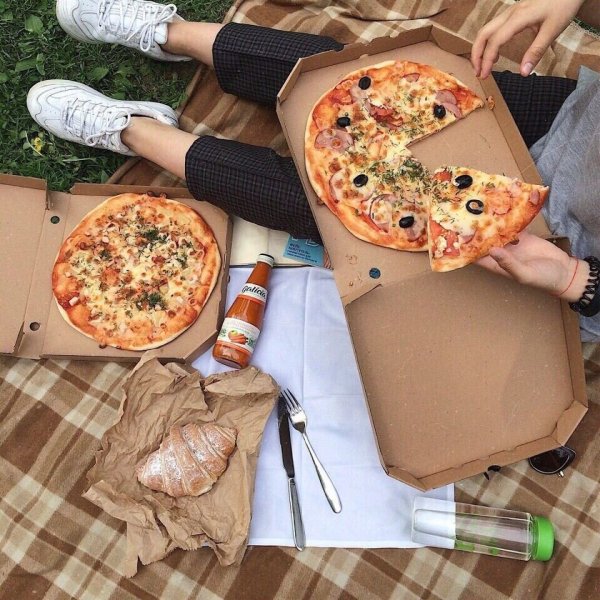 Пикник с пиццей