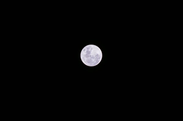 Фото Луны на черном фоне