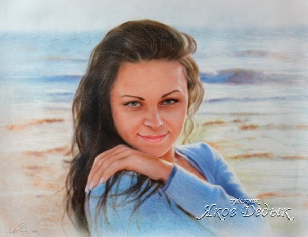 Женский портрет на фоне моря