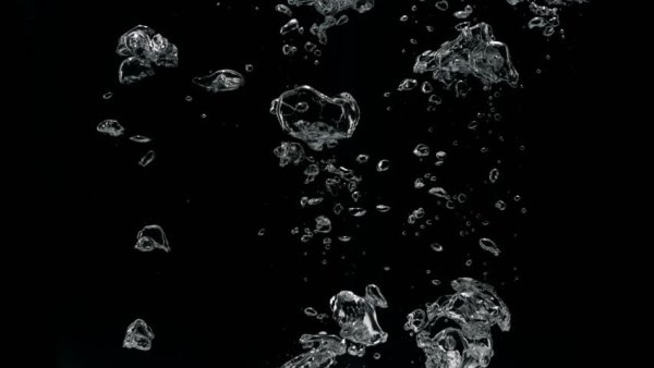 Пузырьки воды на черном фоне