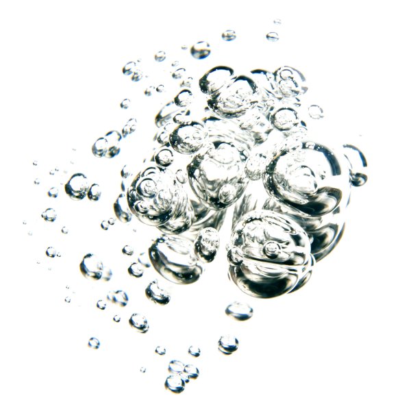 Пузырьки воды на белом фоне